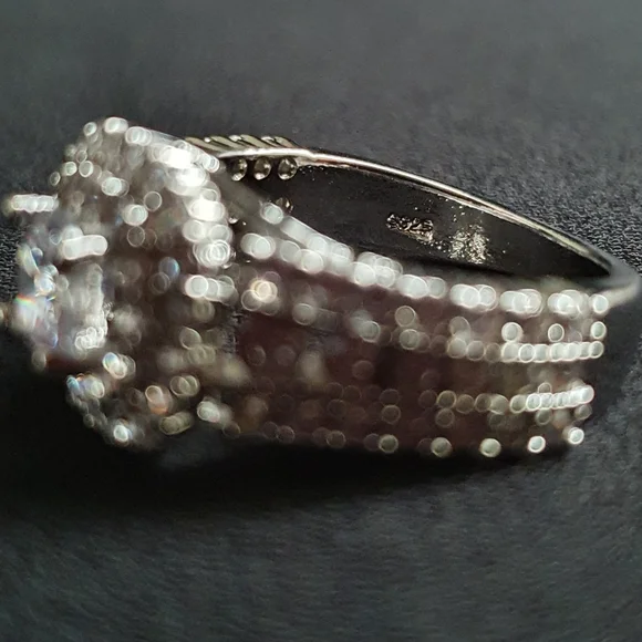 Gorgeous Inlaid Diamond Sparkling Ring - Picture 5 of 6